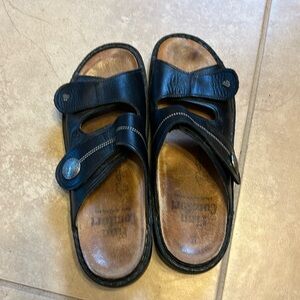 Finn comfort black sandals.